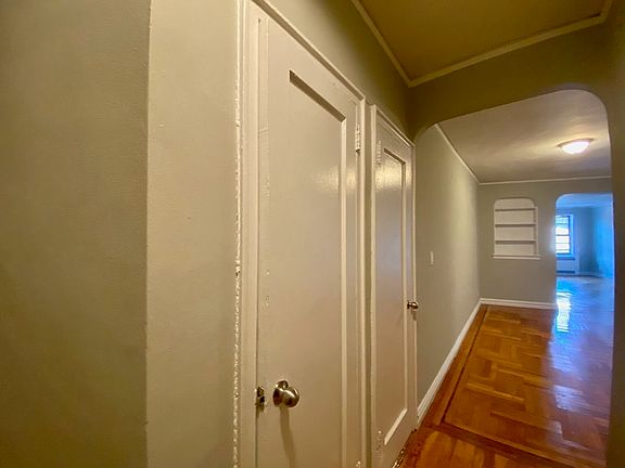 3rd image of 560 W 218th St APT 1B
