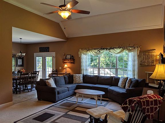 3rd image of 160 Lauren Way SE