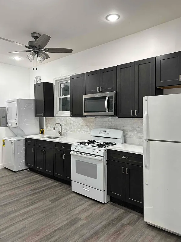 3 bed, $2,400 — Photo 1