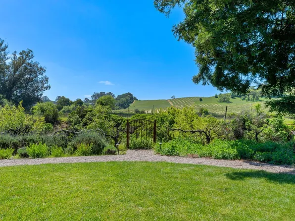 1033 Stonebridge Drive, Napa, CA 94558
