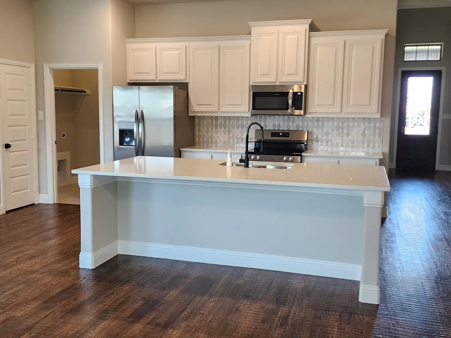 4 bed, 2320 sqft, $2,950 — Photo 3