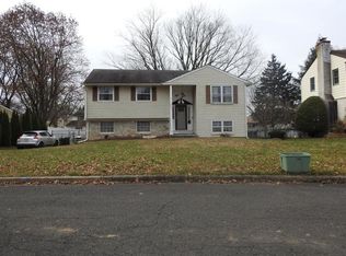 810 Pelham Ave, Warminster, PA 18974