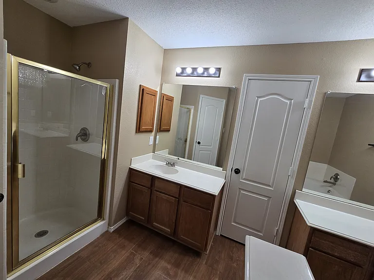 4512 Saddlebrook Dr — Photo 11