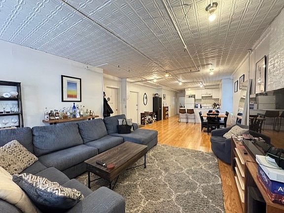 3rd image of 27 W 27th St