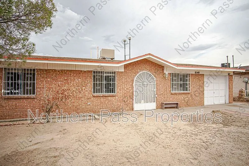 3 bed, 2.0 bath, 1070 sqft, $1,325 — Photo 2