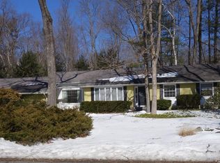 72 Blackberry Ln, Amherst, MA 01002