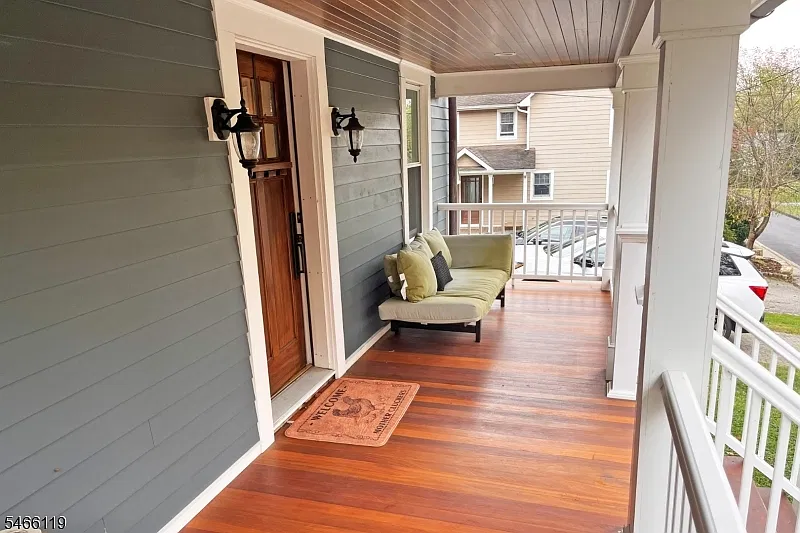 2 bed, 1.5 bath, 1224 sqft, $3,200 — Photo 2