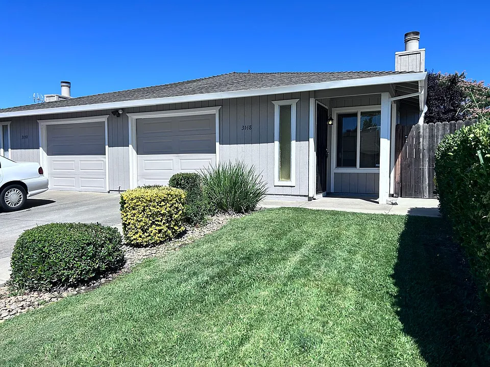3148-3150 Laurelhurst Dr