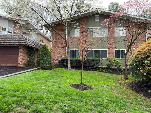 8 Southport Woods Dr, Southport, CT 06890