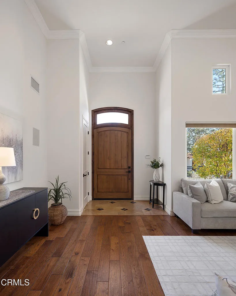 6 bed, 4.0 bath, 3402 sqft, $8,800 — Photo 3