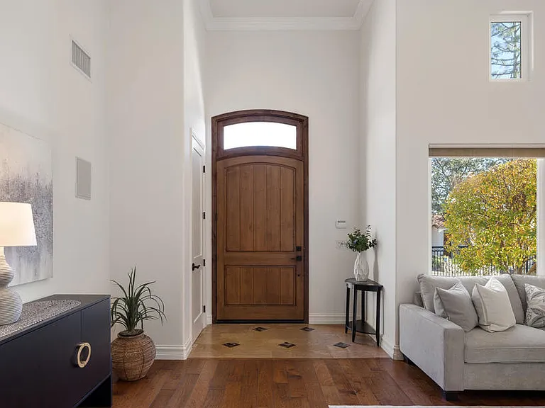 4337 Vista Pl — Photo 2