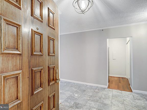 3rd image of 1300 Crystal Dr APT 905S