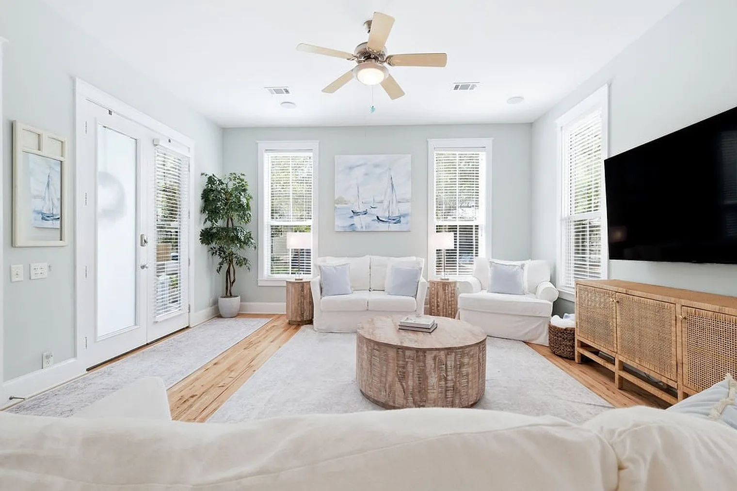 3 bed, 3.0 bath, 1743 sqft, $5,006 — Photo 4