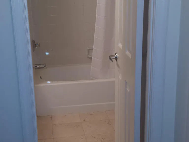 10101 Grosvenor Pl #520 — Photo 26