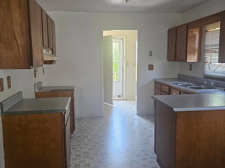 2420 Wadsworth Ave — Photo 4