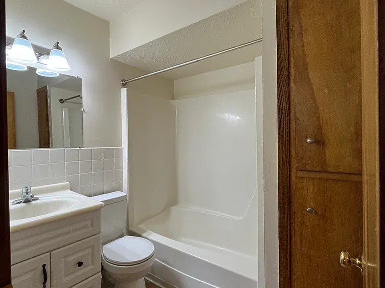 Bella Dora's Graham/Vira Rd. Townhouses — Photo 18