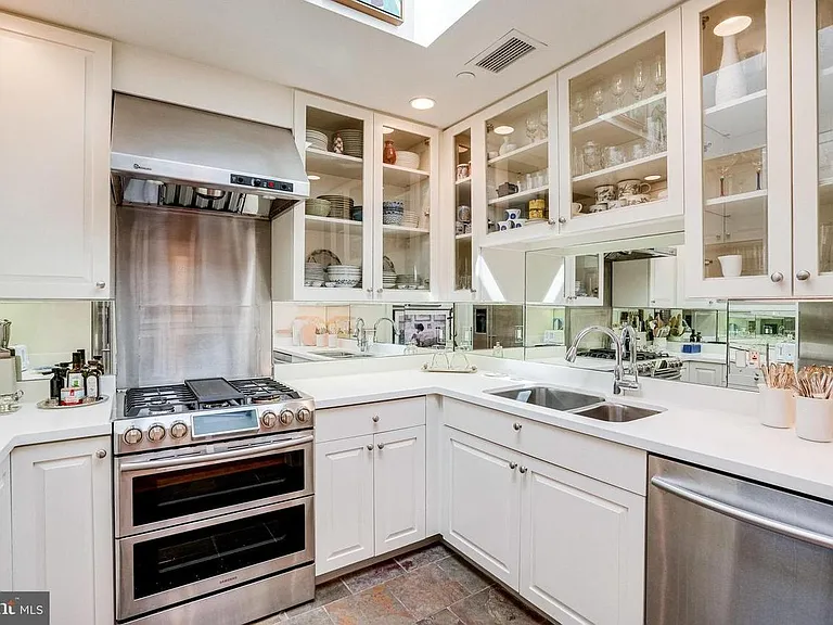 2735 Olive St NW #Penthouse 1 — Photo 9