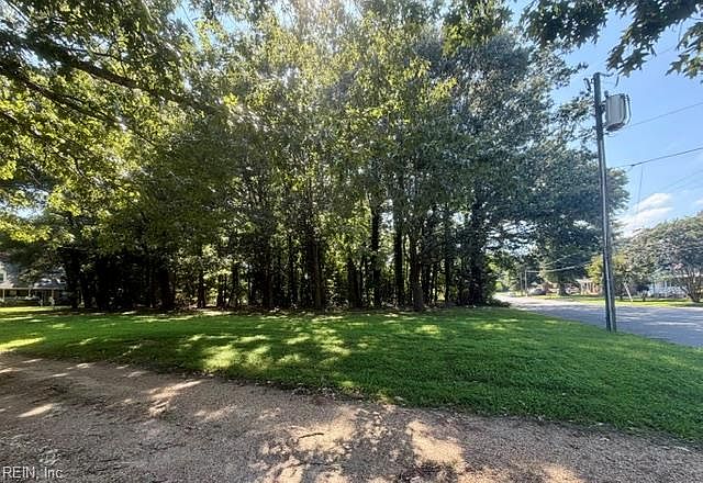 2nd image of 40 Salt Pond Rd