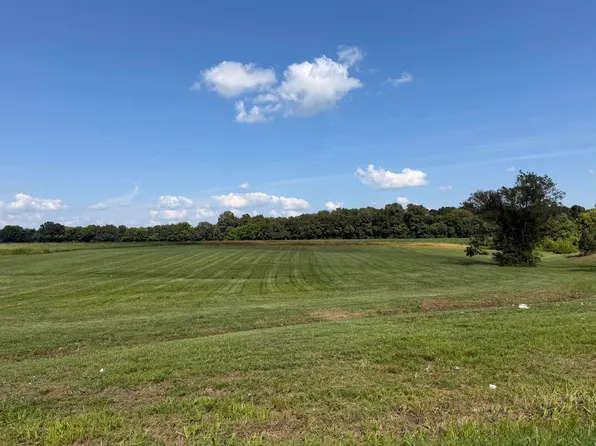 1720 Hopkins Rd, Murray, KY 42071
