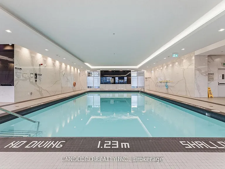 5 Mabelle Ave #Penthouse 33 — Photo 15