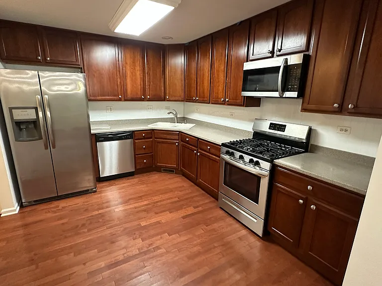 560 Lancaster Dr #560 — Photo 8