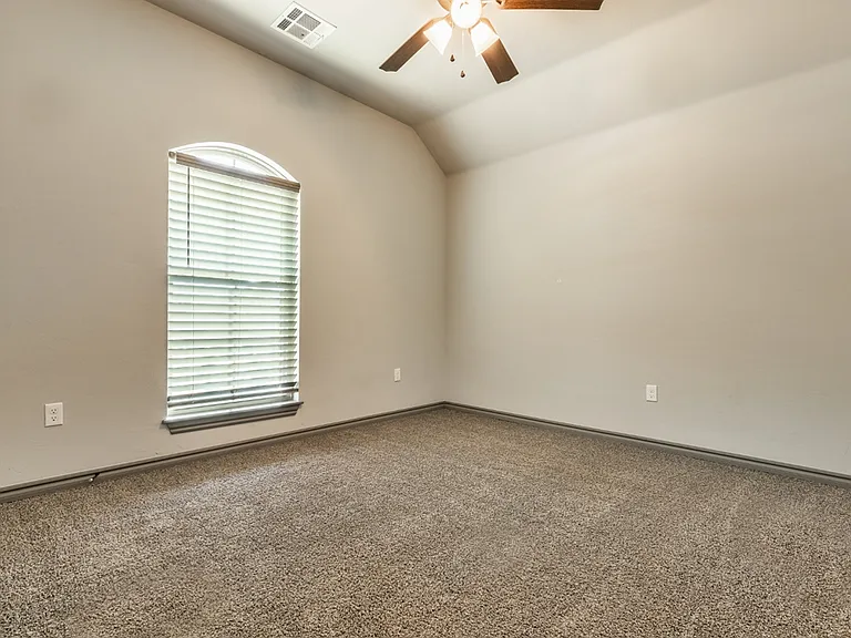 6133 Oxnard St — Photo 8
