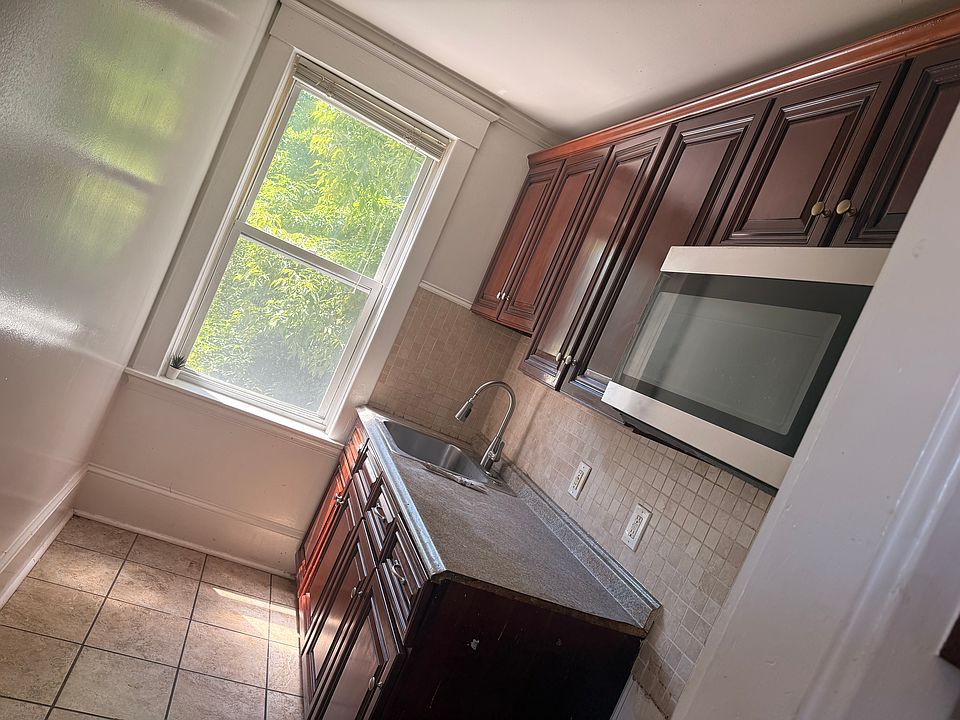 1st image of 43 William St #2
