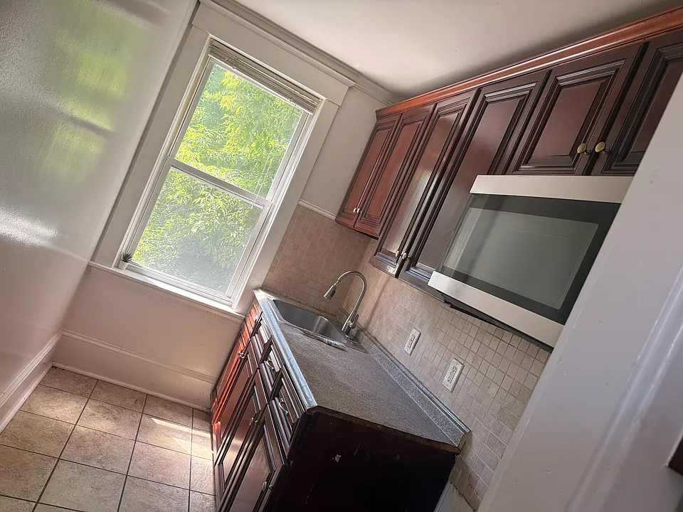 43 William St #2