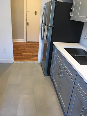 Rented by Realty 2000 Associates Ltd | media 25