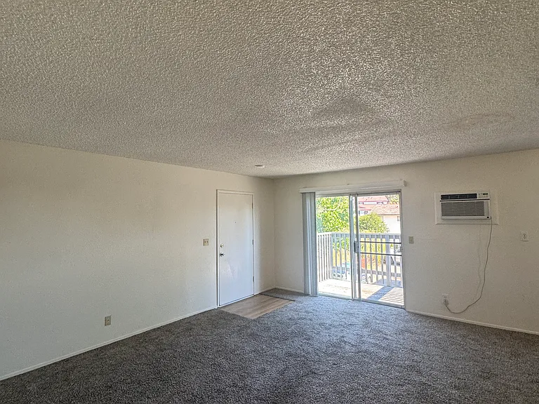 118 Yorkshire Ct #D — Photo 4