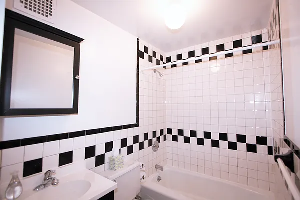Rented by R New York | media 4