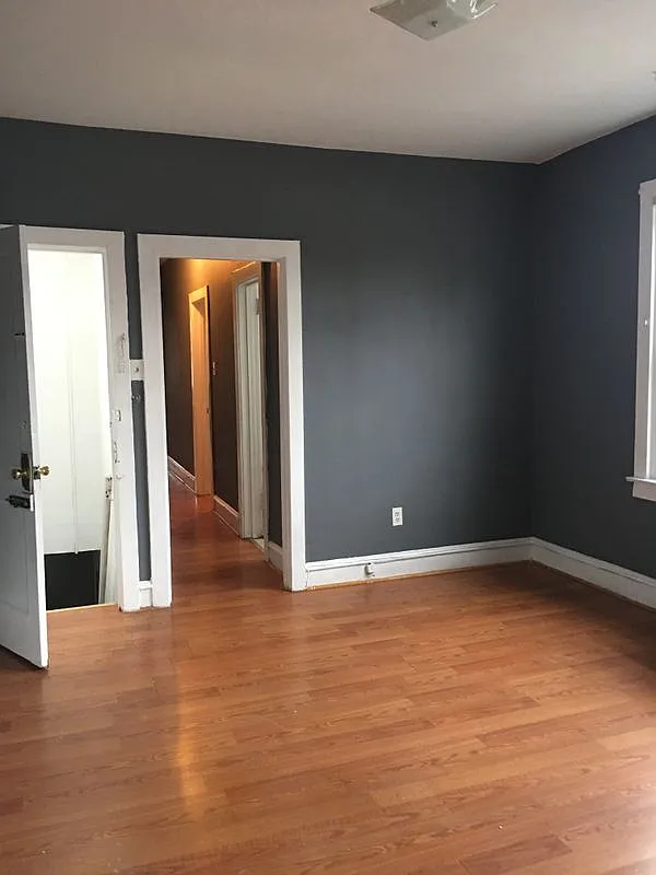 2 bed, 1.0 bath, 900 sqft, $1,350 — Photo 4