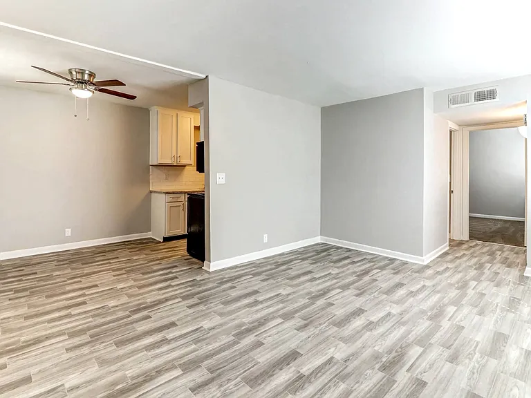 The Brentwood — Photo 13