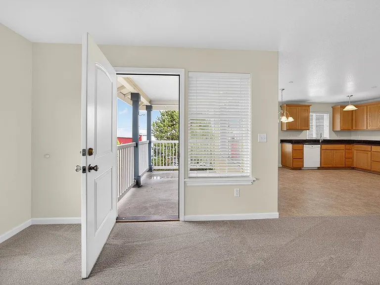 2533 Corona Ave #C — Photo 10
