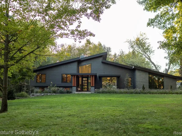 4720 Dover Rd, Bloomfield Hills, MI 48304