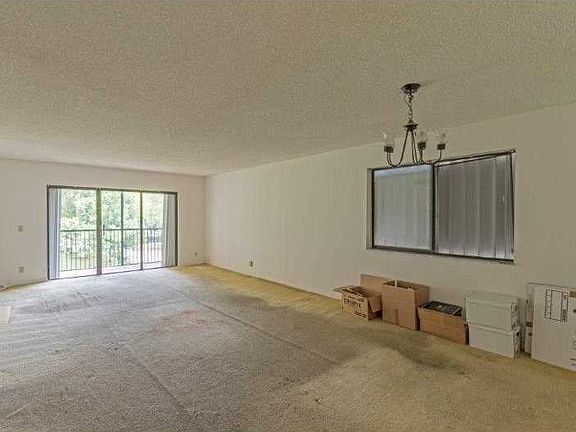 5th image of 419 Lakeview Dr APT 204