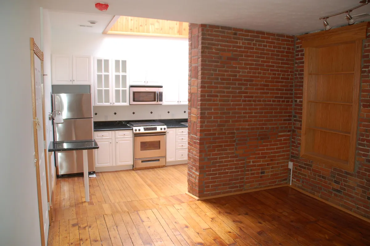 Building Photo - 4738 Lorain Ave #4