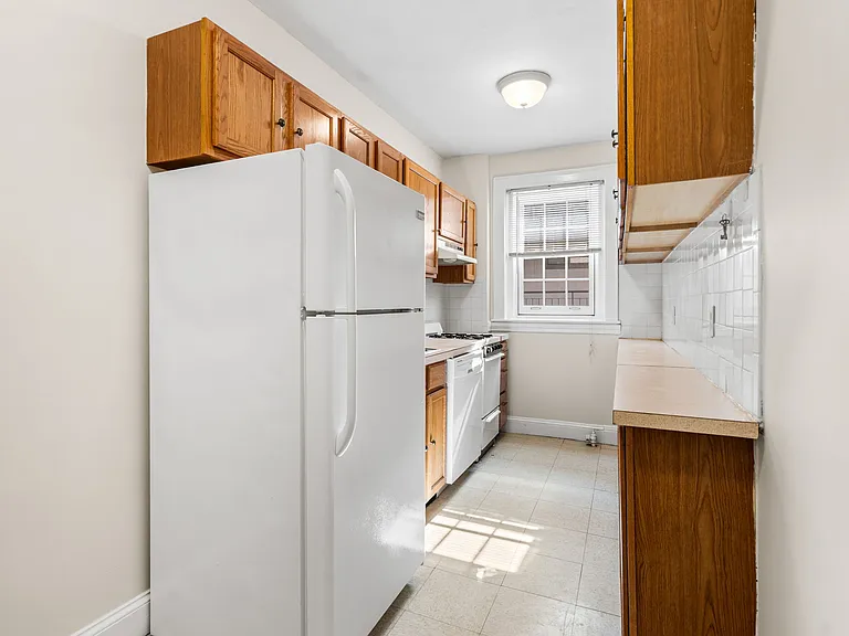 353 Harvard St — Photo 10