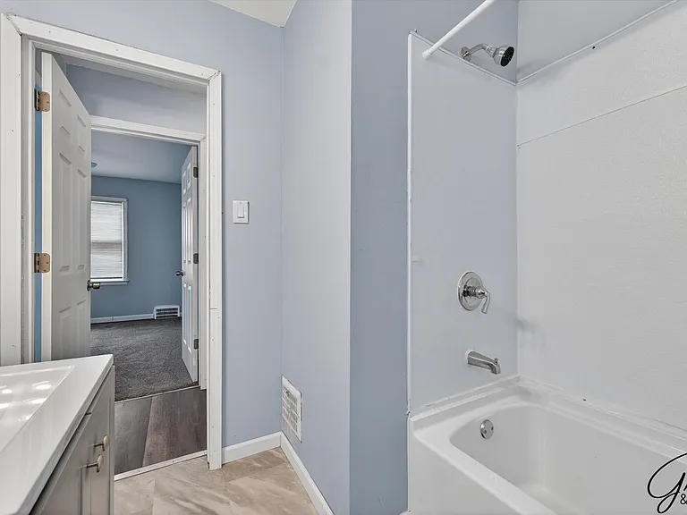 16212 Maddelein St — Photo 11