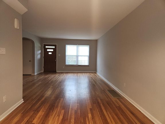 2nd image of 1862 Ashland Ave