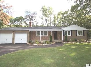 16 Old Fields Ln, Quogue, NY 11959
