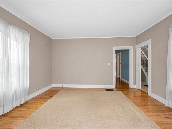 3rd image of 35 19th St
