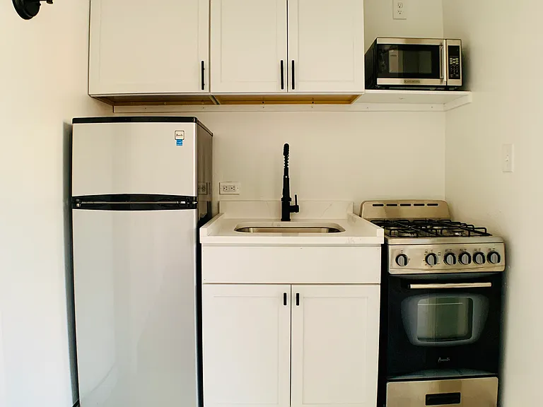ANGELUS APARTMENTS — Photo 25