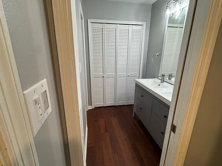 7327 Albert St — Photo 37