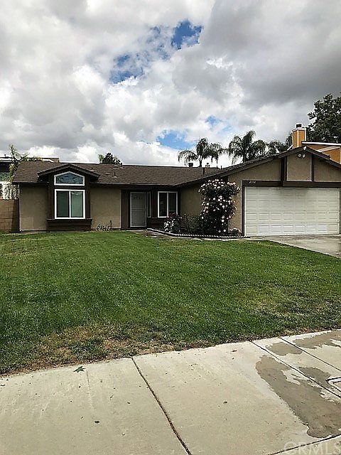 Nice large front yard