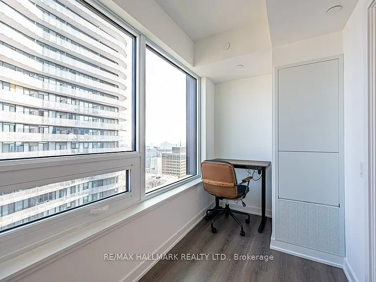 8 Wellesley St W #4515 — Photo 7