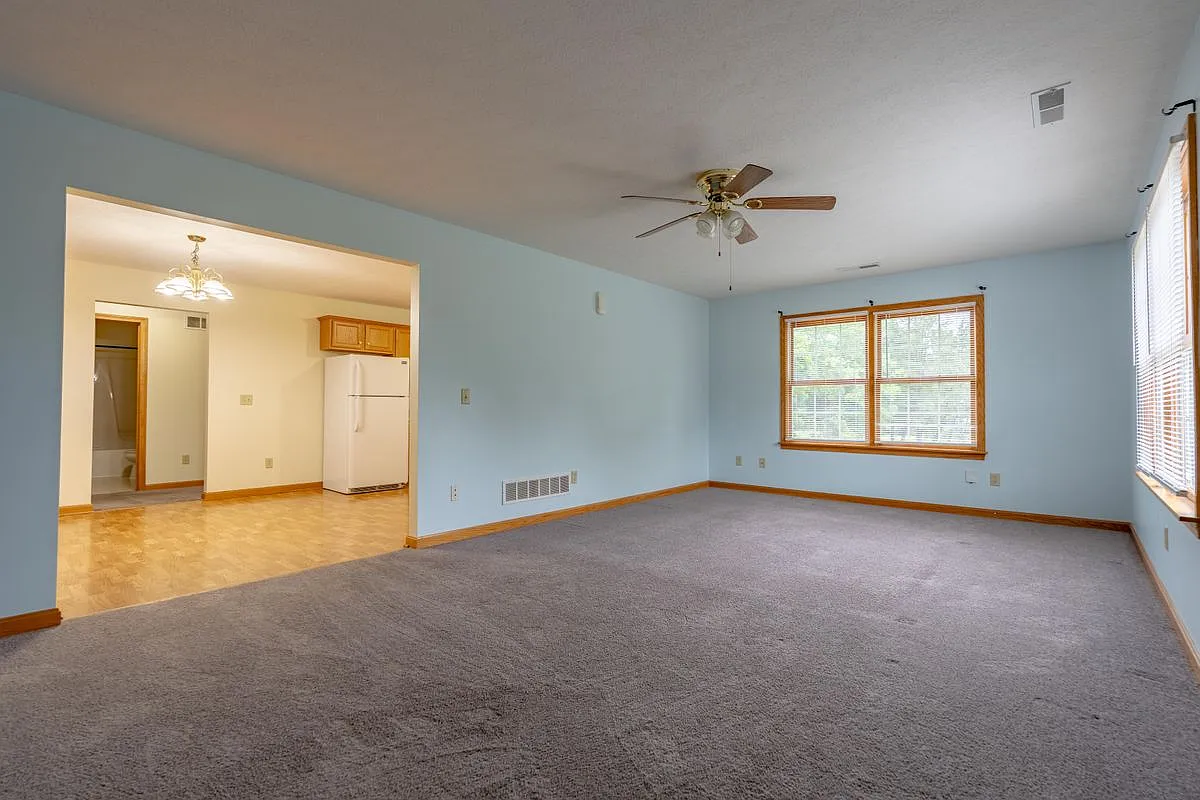 2 bed, 1.0 bath, 1144 sqft, $1,300 — Photo 4