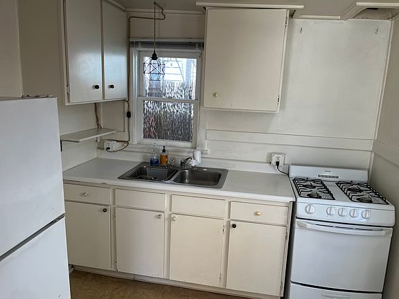 4th image of 10742 1/4 Palms Blvd