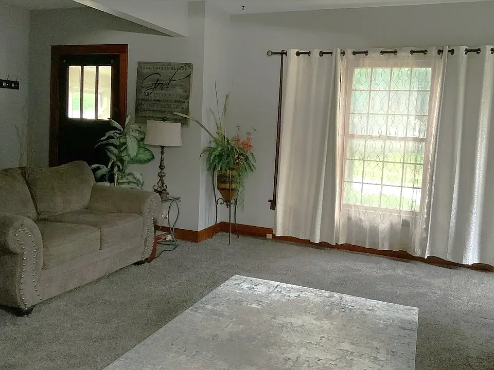 946 Oakland Ave — Photo 3