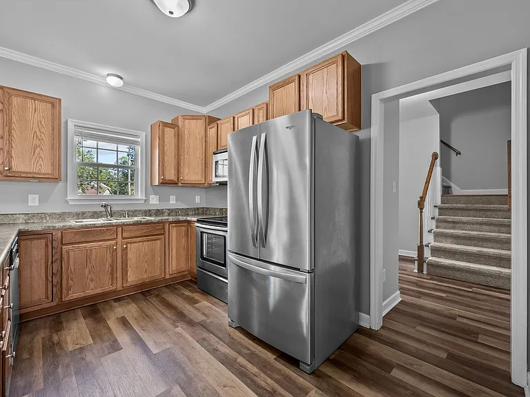 210 Wedgefield Cir — Photo 9